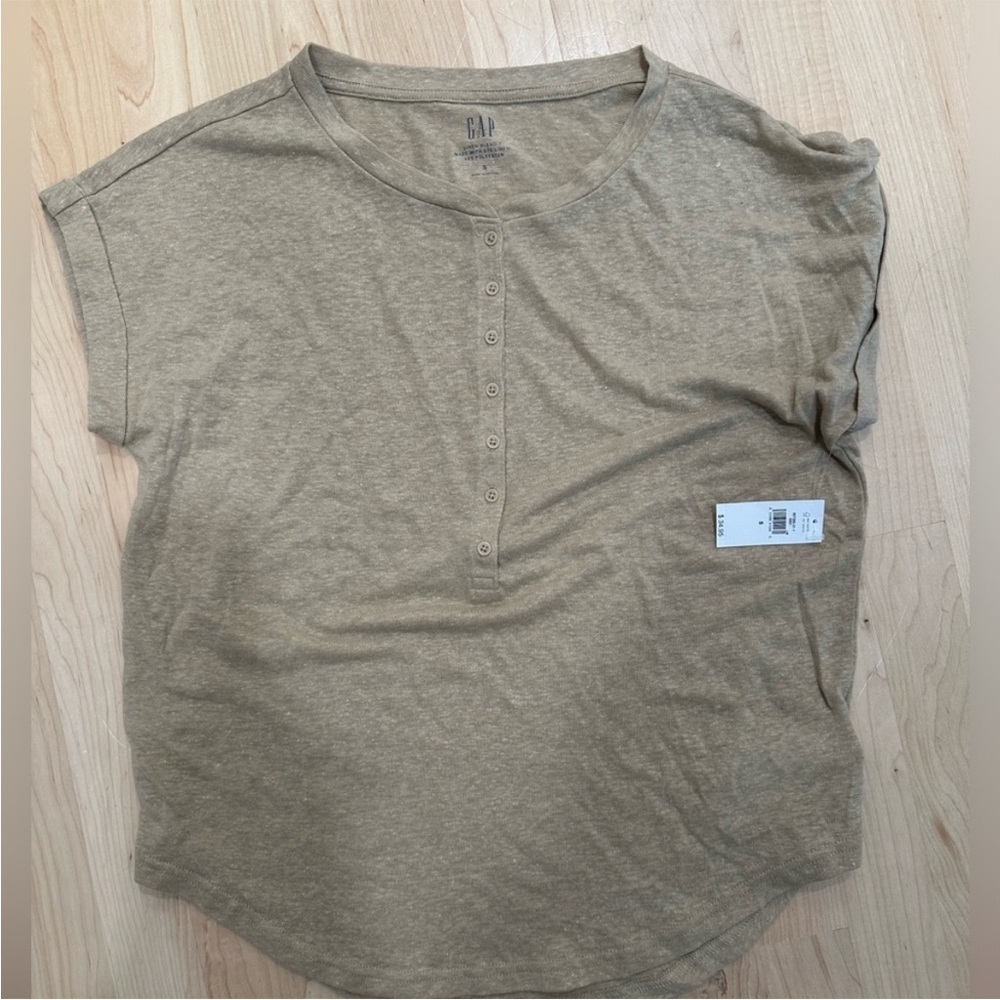 Gap Woman’s Linen Blend Henley, Size Small- NWT